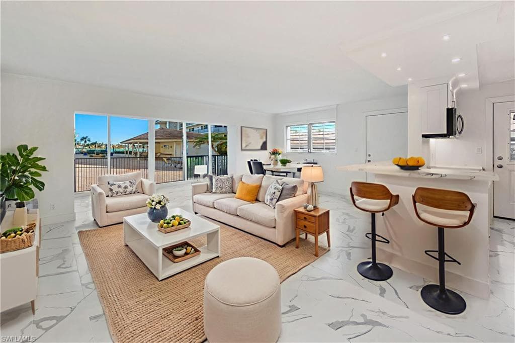 222 Harbour Dr 114, Naples, FL 34103-23