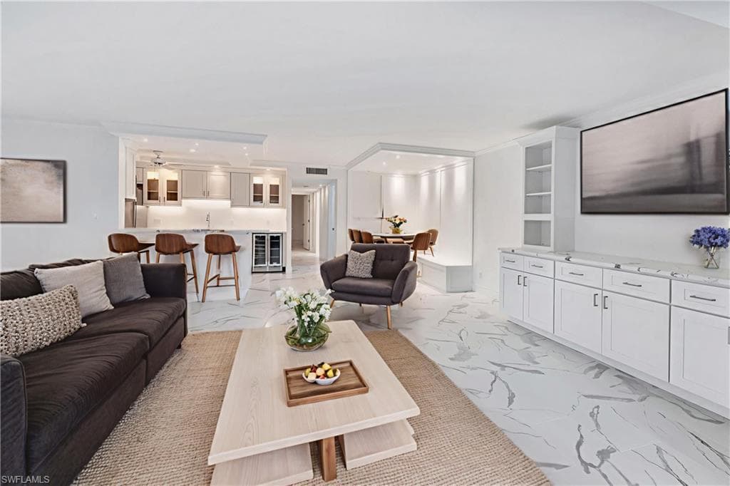 222 Harbour Dr 114, Naples, FL 34103-45