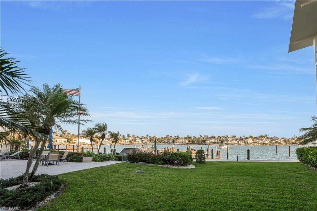 222 Harbour Dr 114, Naples, FL 34103-4