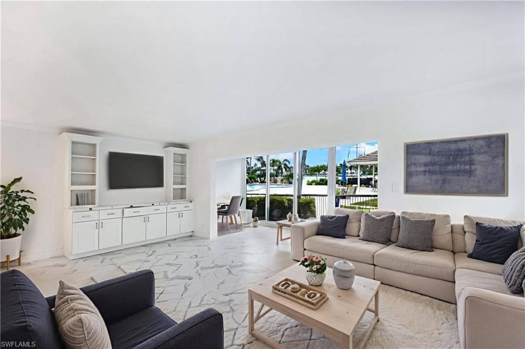 222 Harbour Dr 114, Naples, FL 34103-7