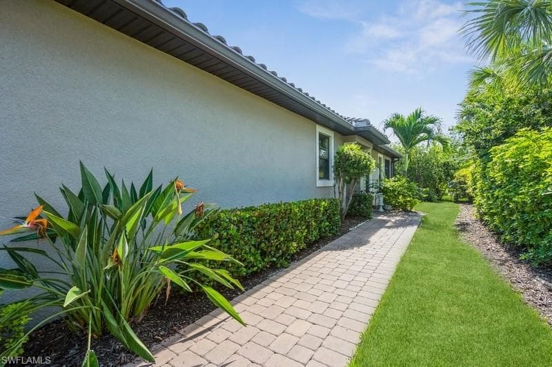 8070 Calle Canovas St, Naples, FL 34114-24