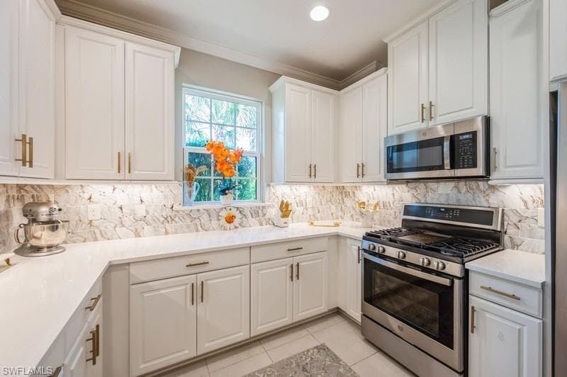 8070 Calle Canovas St, Naples, FL 34114-4