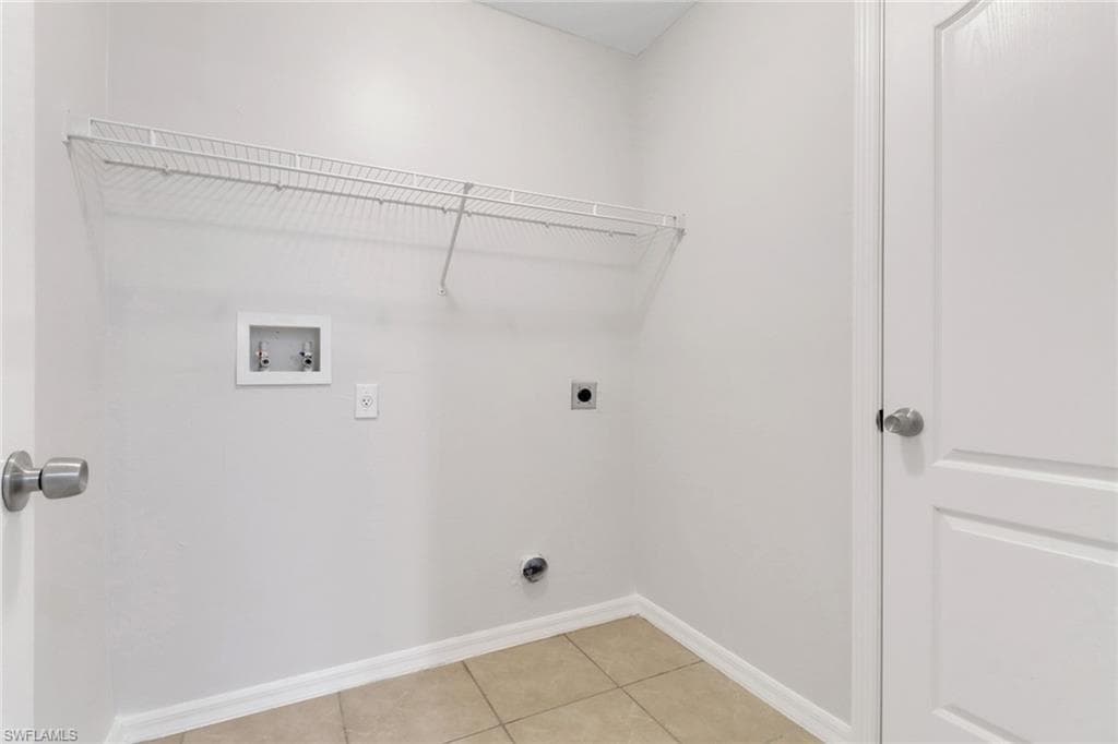 2204 18th Ter, Cape Coral, FL 33993-9