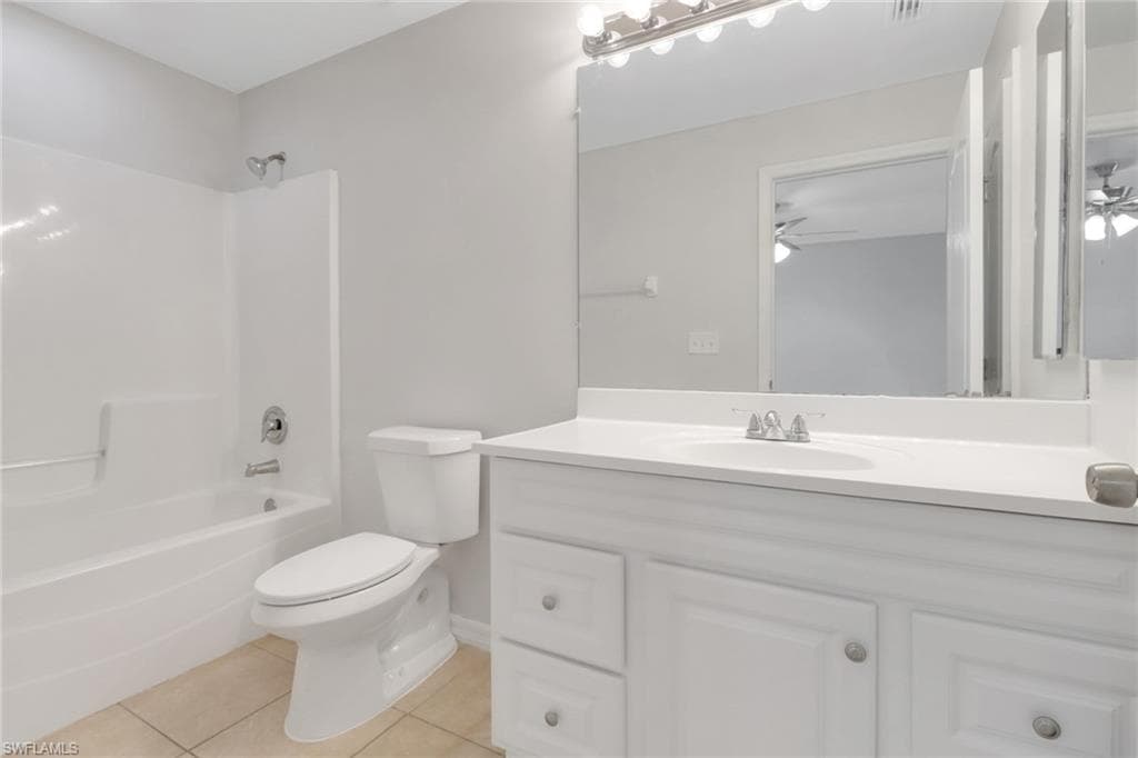 2204 18th Ter, Cape Coral, FL 33993-16