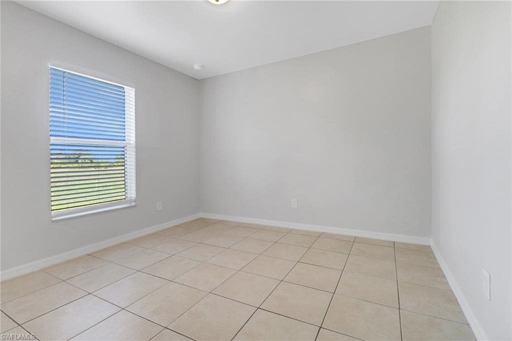 2204 18th Ter, Cape Coral, FL 33993-20