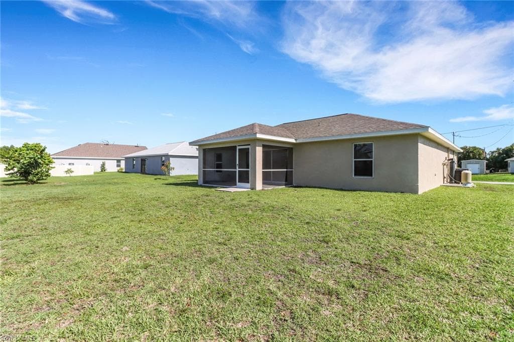 2204 18th Ter, Cape Coral, FL 33993-23