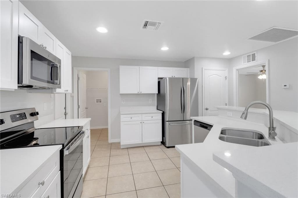 2204 18th Ter, Cape Coral, FL 33993-6