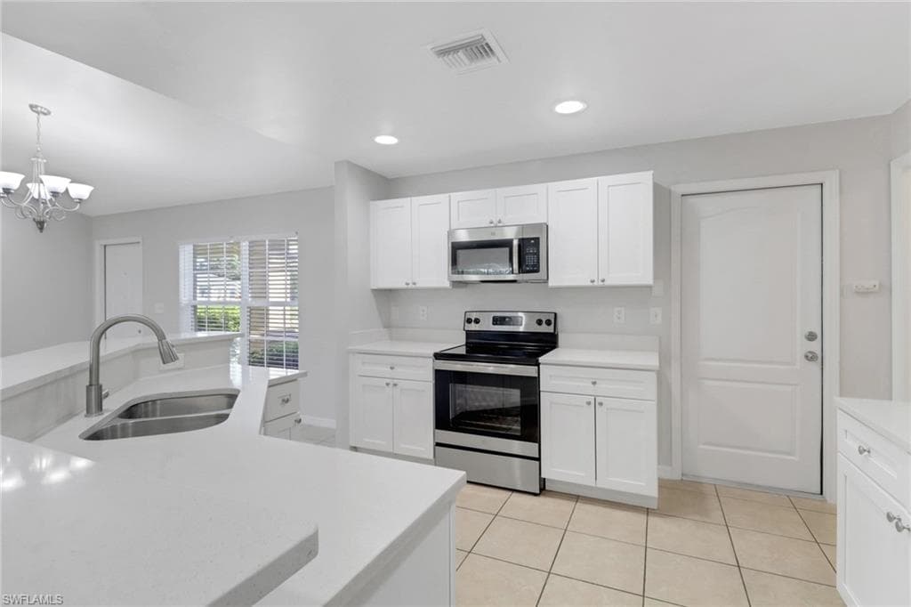 2204 18th Ter, Cape Coral, FL 33993-7
