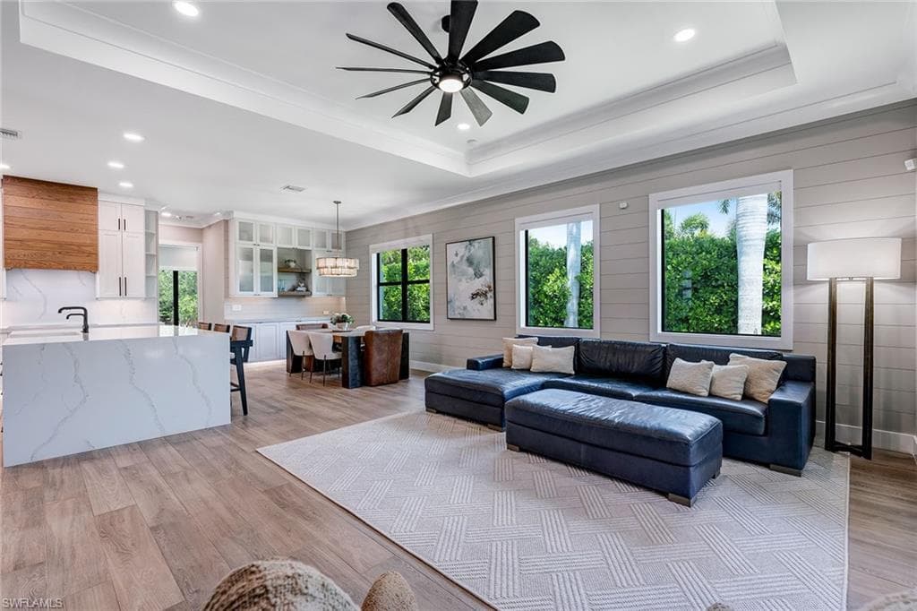 234 Legacy Ct, Naples, FL 34110-9