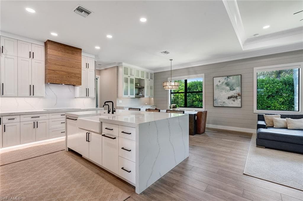 234 Legacy Ct, Naples, FL 34110-15
