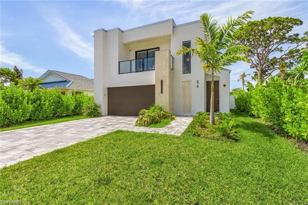 678 95th Ave N, Naples, FL 34108-2