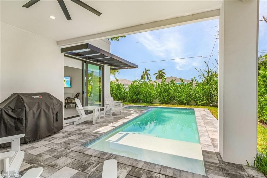 678 95th Ave N, Naples, FL 34108-31