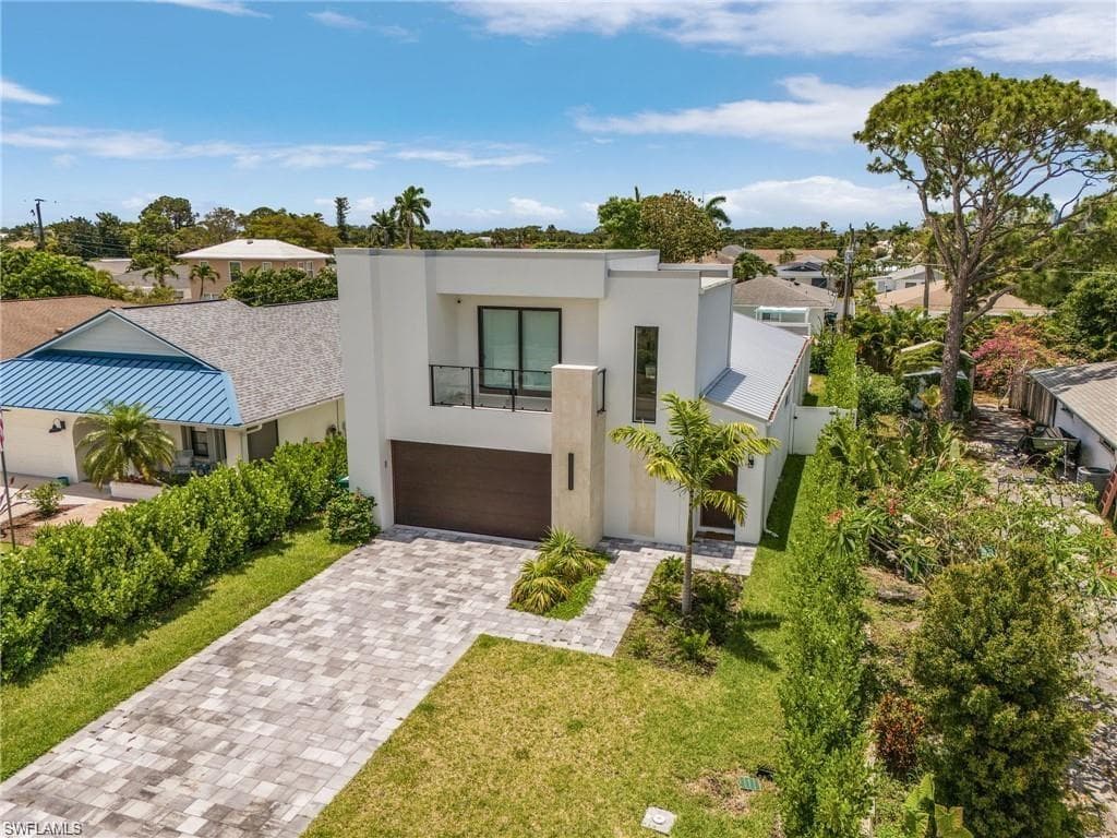 678 95th Ave N, Naples, FL 34108-32