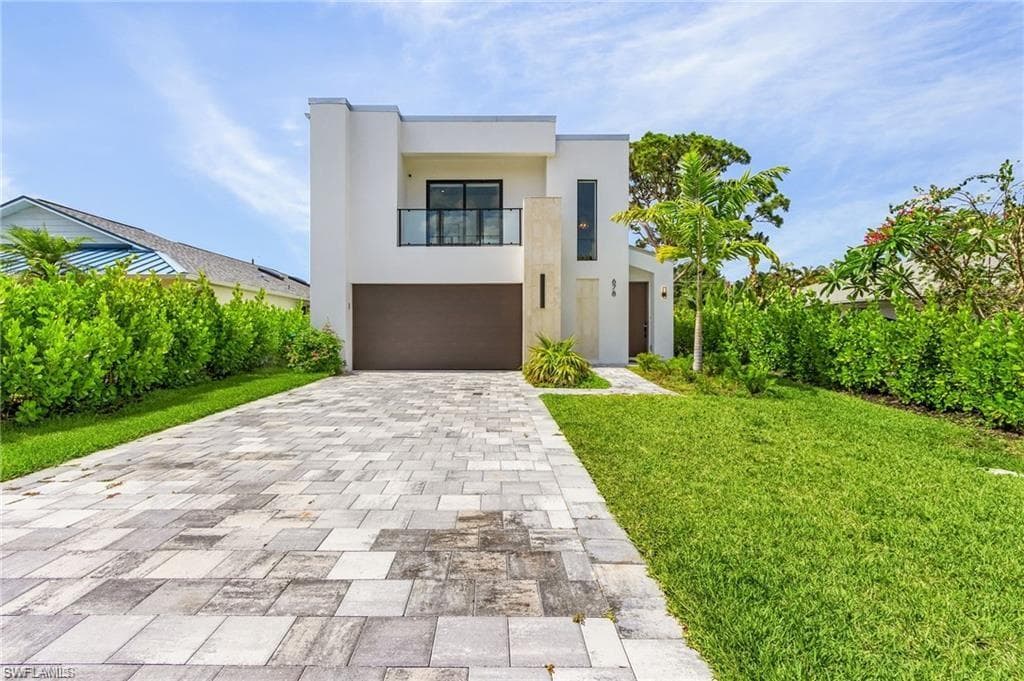678 95th Ave N, Naples, FL 34108-37