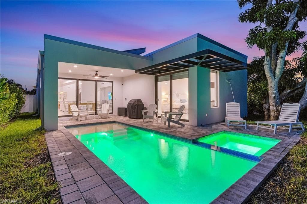 678 95th Ave N, Naples, FL 34108-5