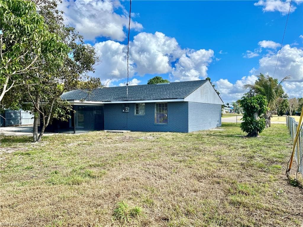 340 Grovewood Ave S, Lehigh Acres, FL 33936-16
