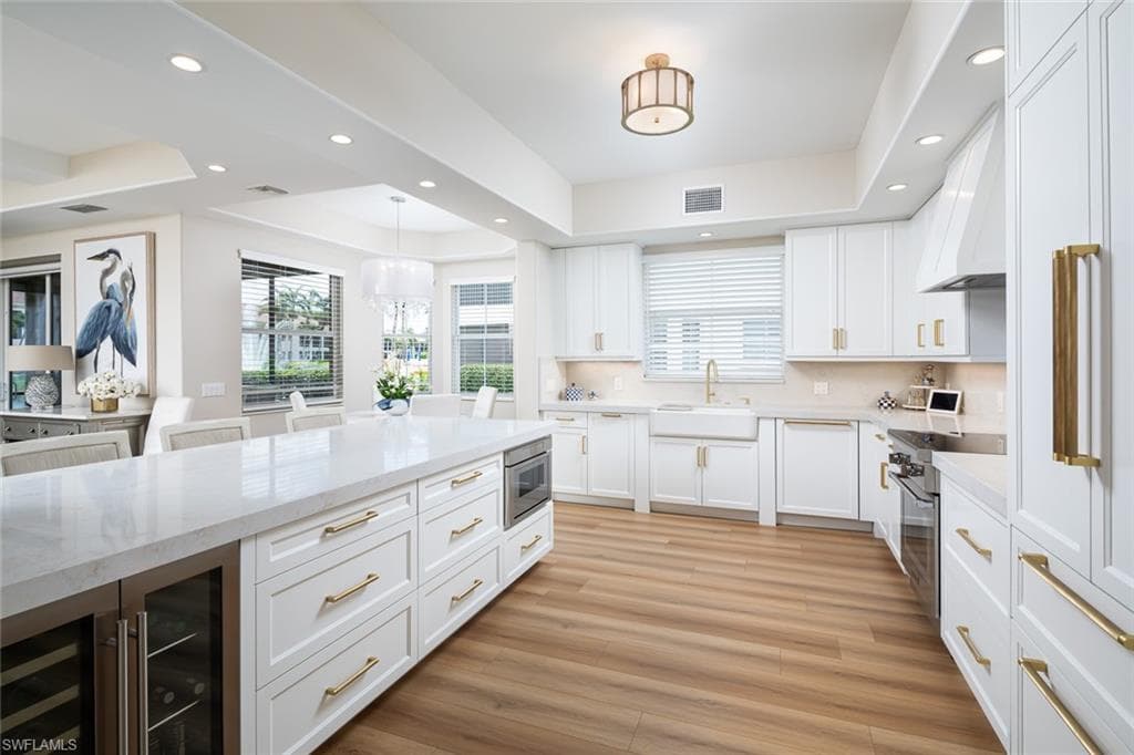 575 Avellino Isles Cir 102, Naples, FL 34119-3