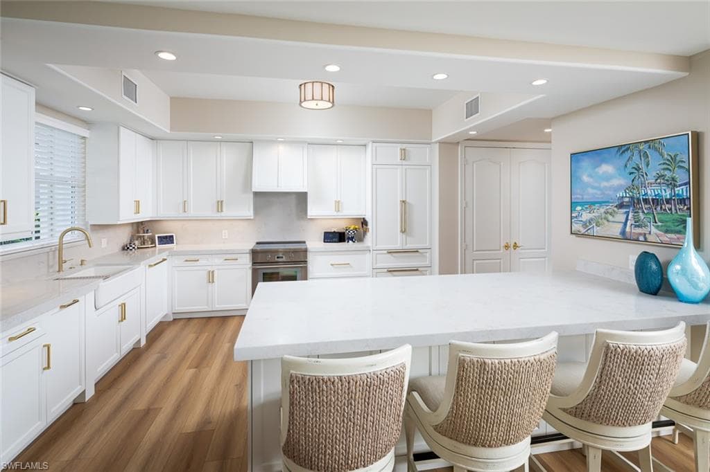 575 Avellino Isles Cir 102, Naples, FL 34119-4