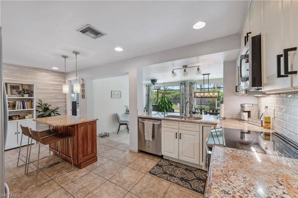 206 Fairway Cir, Naples, FL 34110-22
