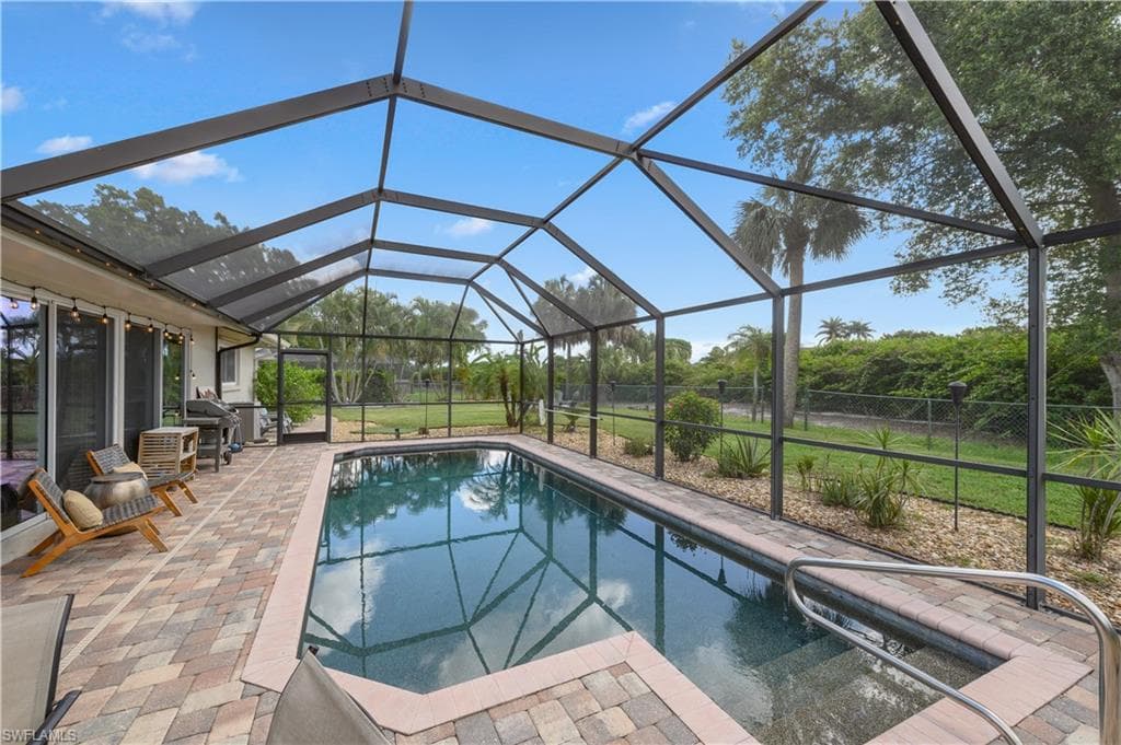 206 Fairway Cir, Naples, FL 34110-23