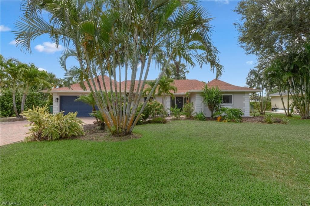 206 Fairway Cir, Naples, FL 34110-2