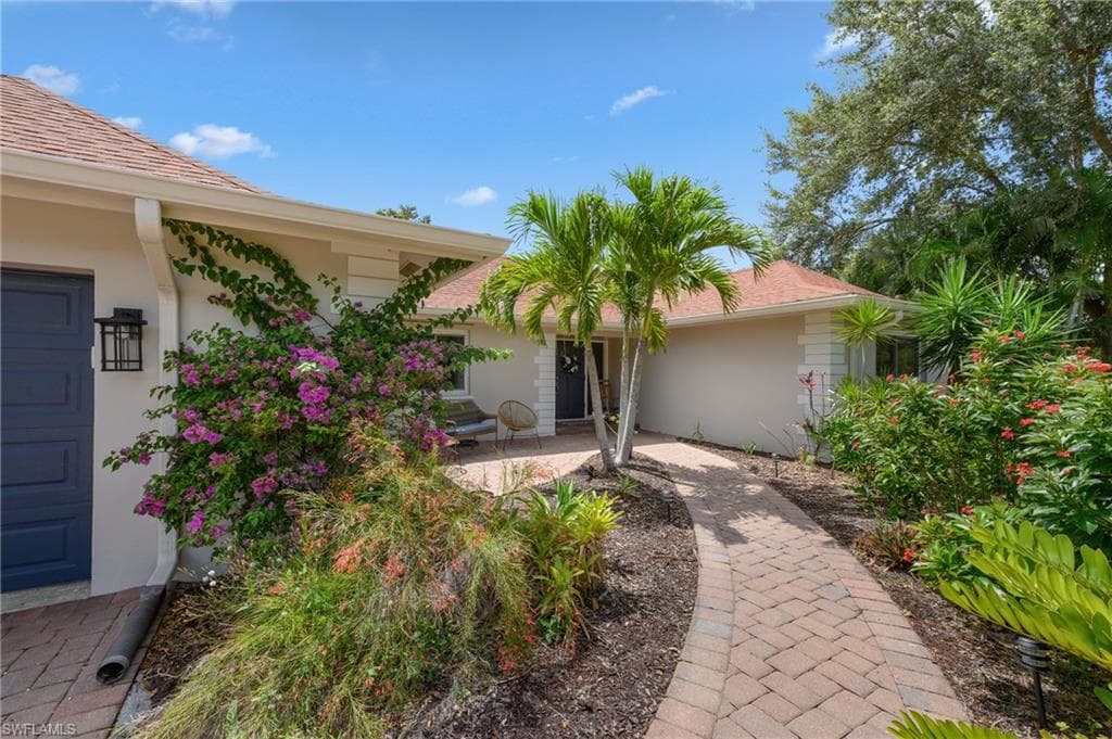 206 Fairway Cir, Naples, FL 34110-3
