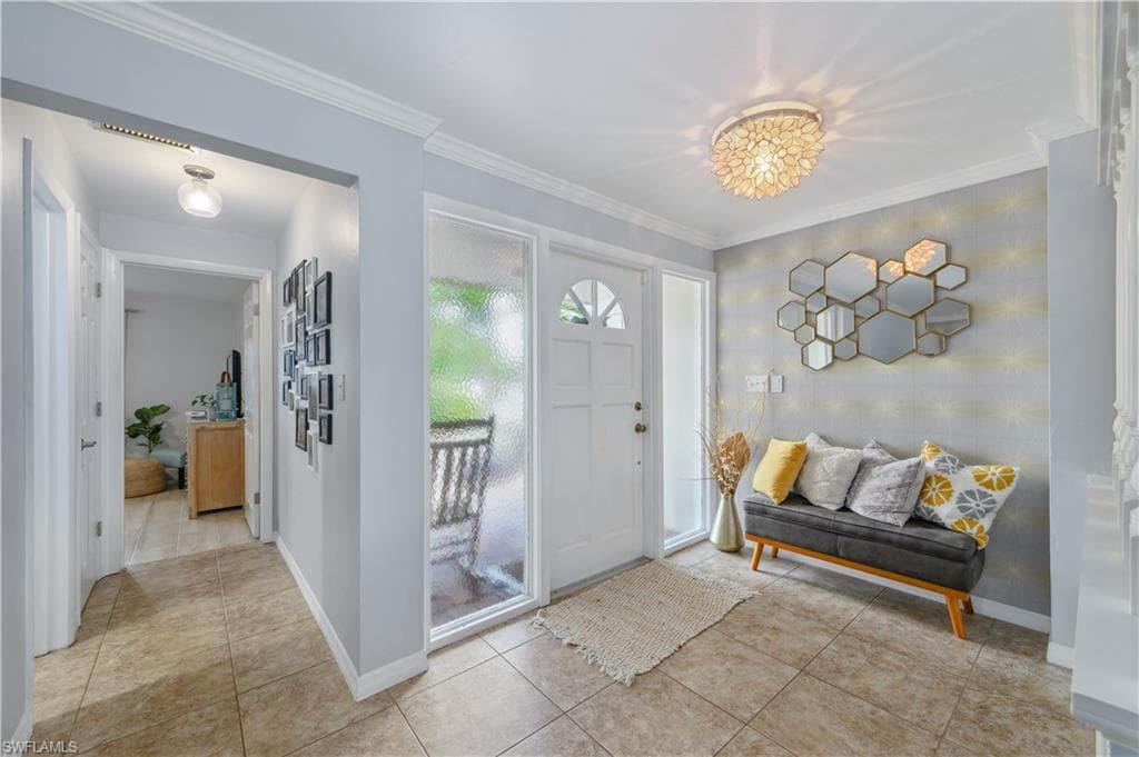 206 Fairway Cir, Naples, FL 34110-4