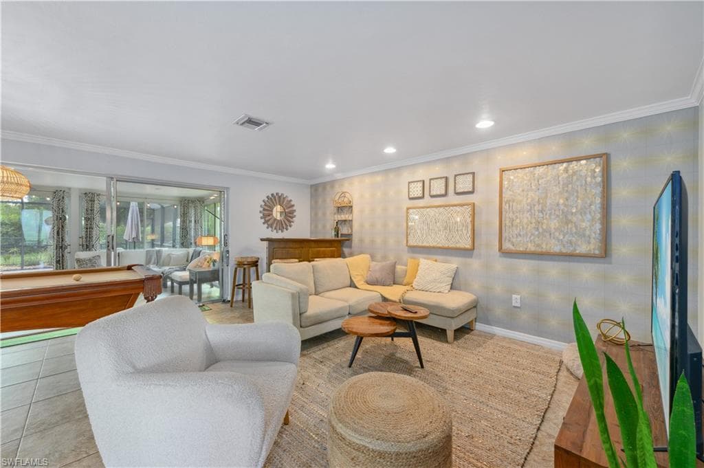 206 Fairway Cir, Naples, FL 34110-5