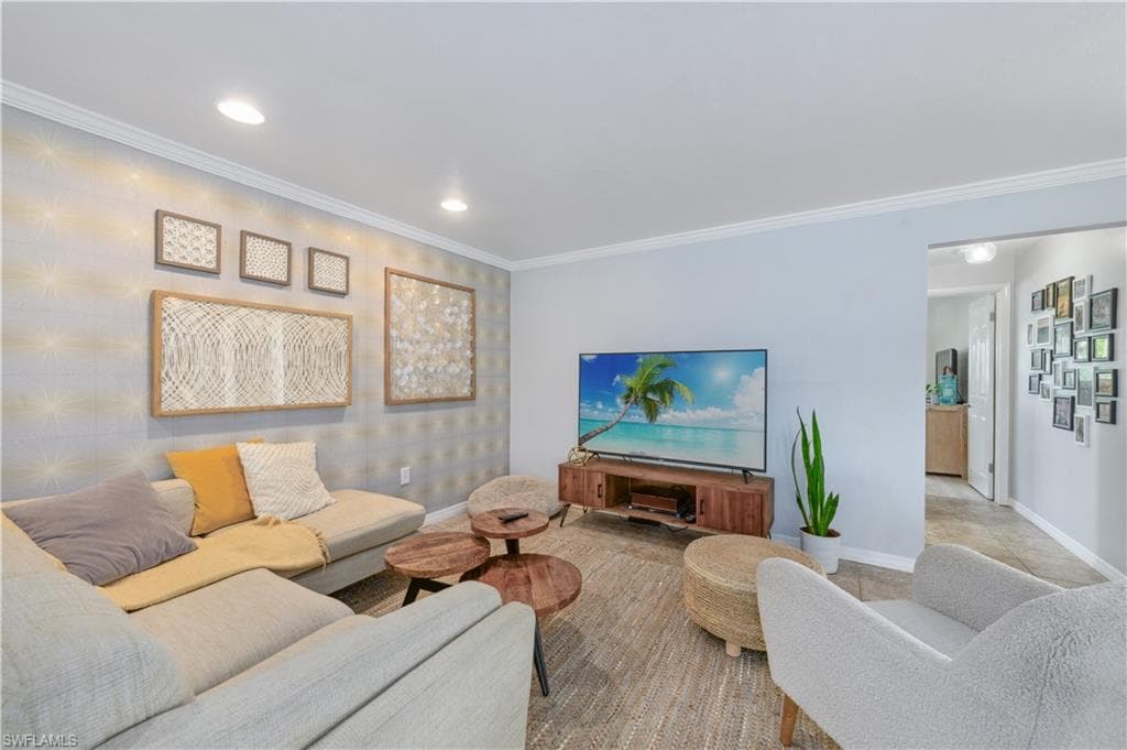 206 Fairway Cir, Naples, FL 34110-6