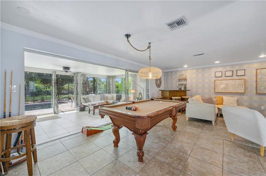 206 Fairway Cir, Naples, FL 34110-7