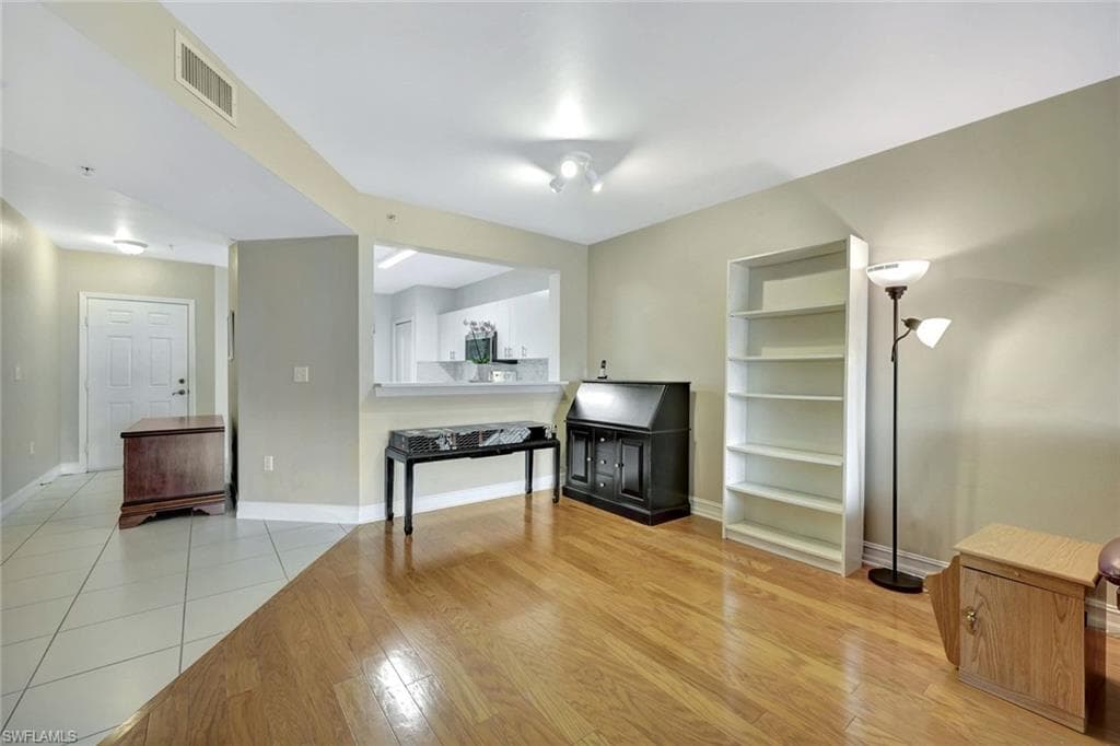 7842 Regal Heron Cir 204, Naples, FL 34104-12