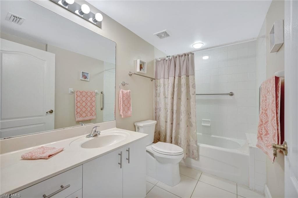 7842 Regal Heron Cir 204, Naples, FL 34104-18