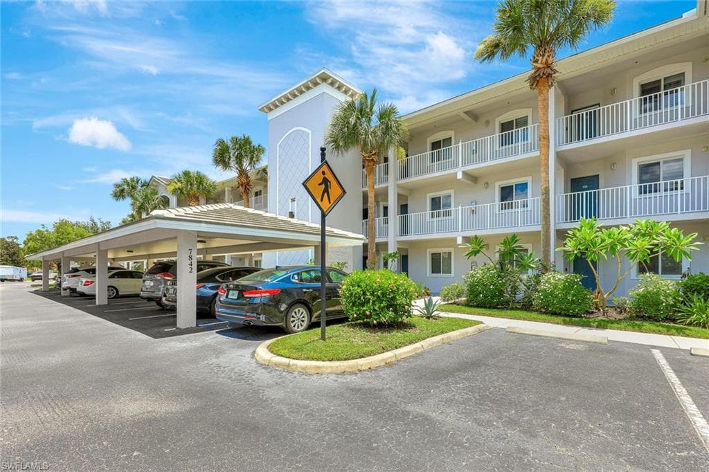 7842 Regal Heron Cir 204, Naples, FL 34104-4