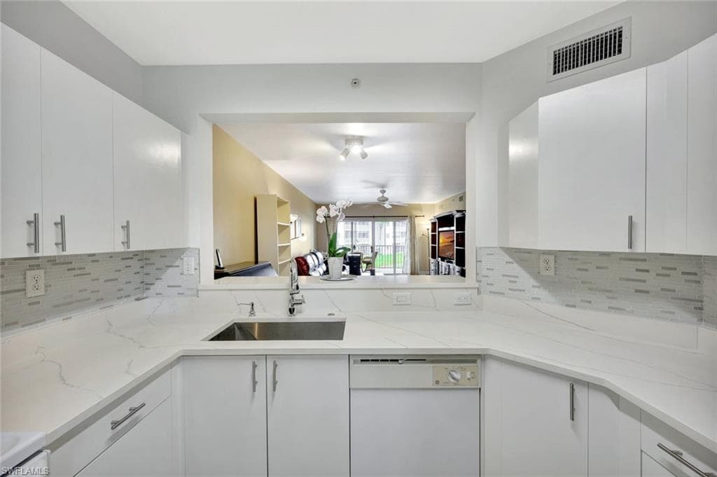 7842 Regal Heron Cir 204, Naples, FL 34104-6