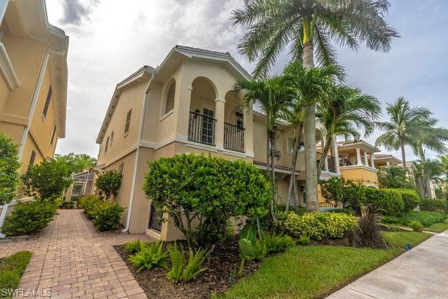 8108 Josefa Way, Naples, FL 34114-2
