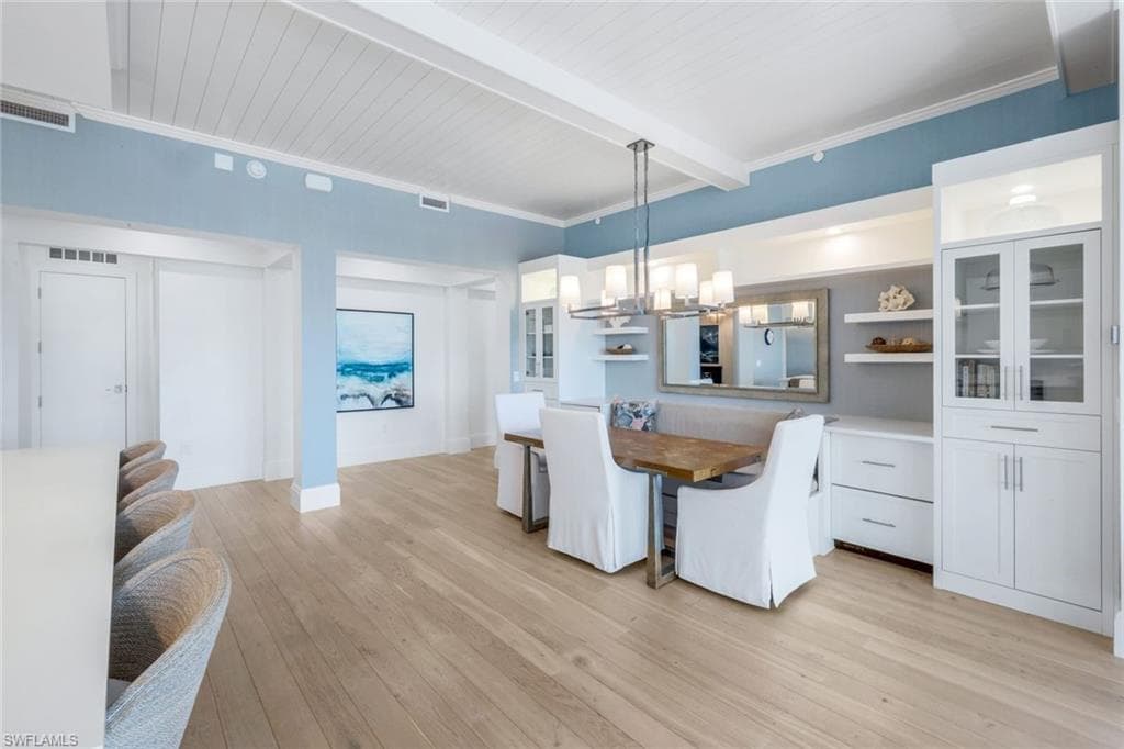 875 6th Ave S 303, Naples, FL 34102-19