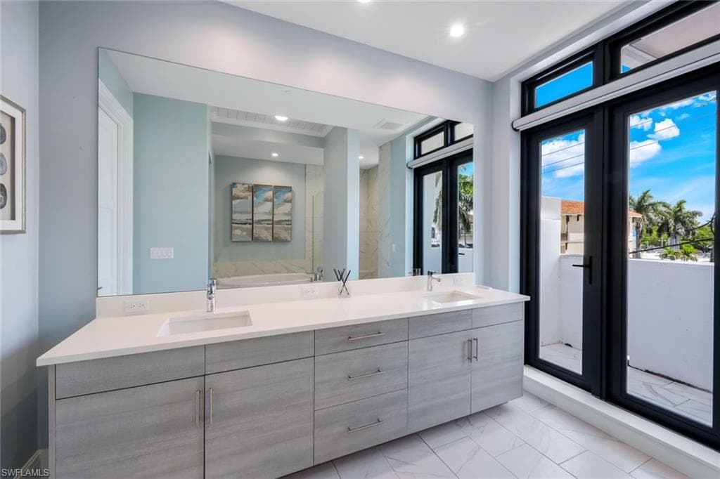 875 6th Ave S 303, Naples, FL 34102-21