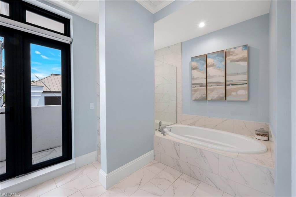 875 6th Ave S 303, Naples, FL 34102-22