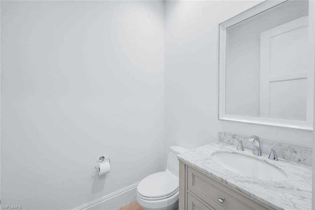 875 6th Ave S 303, Naples, FL 34102-29