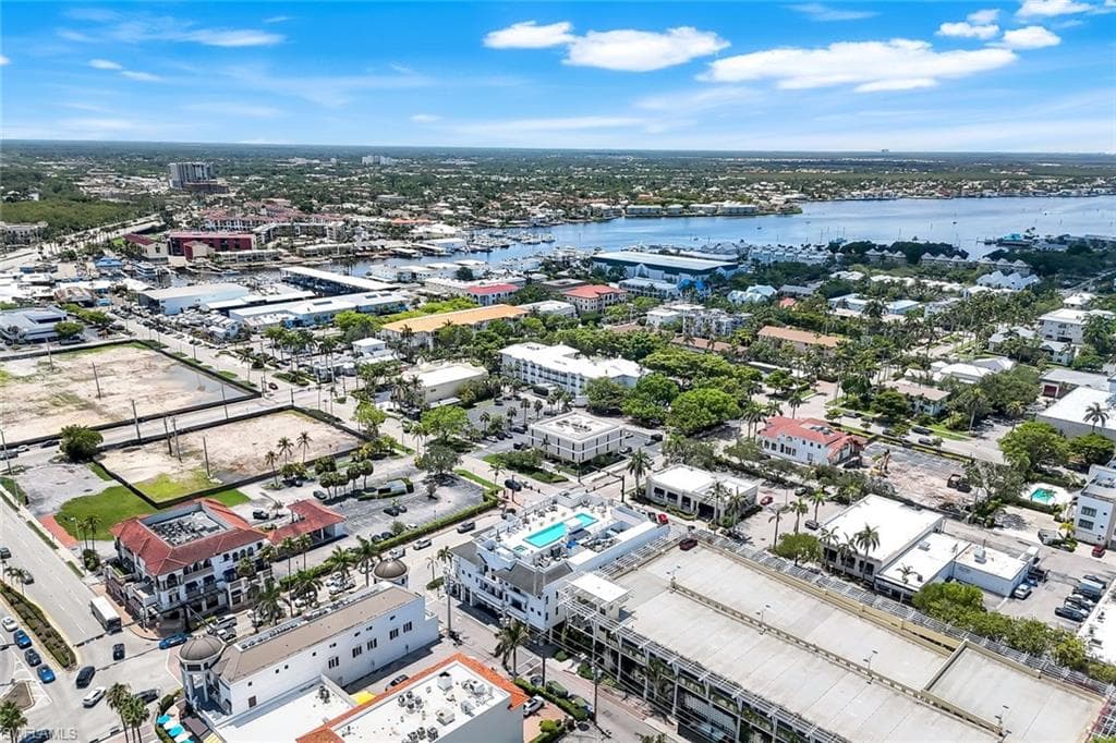 875 6th Ave S 303, Naples, FL 34102-34