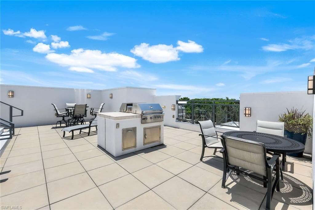 875 6th Ave S 303, Naples, FL 34102-37