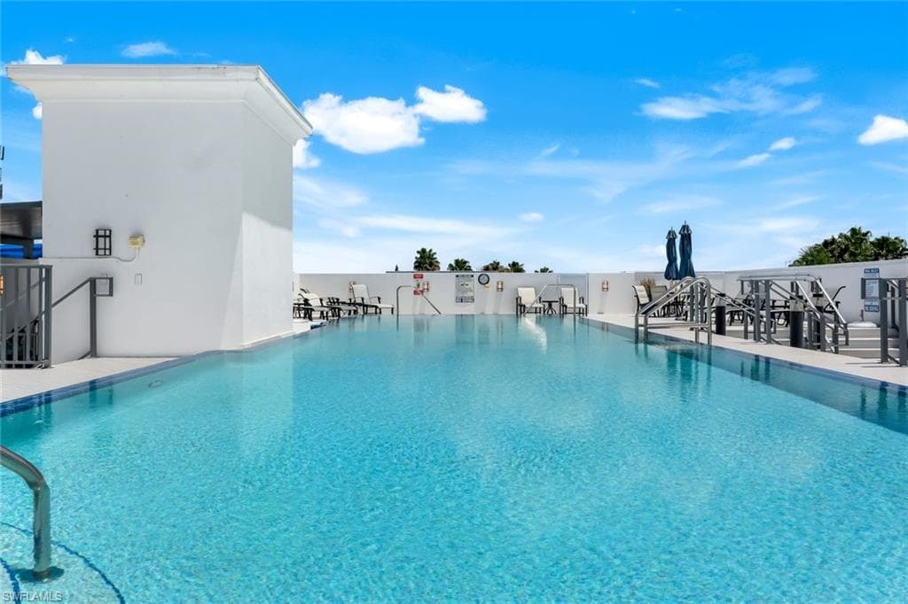 875 6th Ave S 303, Naples, FL 34102-39