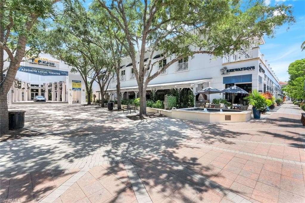 875 6th Ave S 303, Naples, FL 34102-43