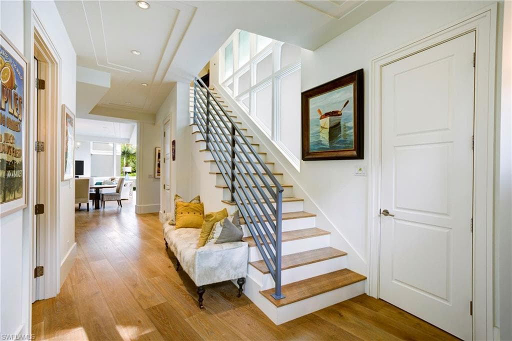 12 6th St S, Naples, FL 34102-12