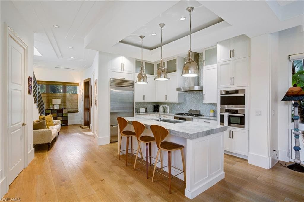 12 6th St S, Naples, FL 34102-14