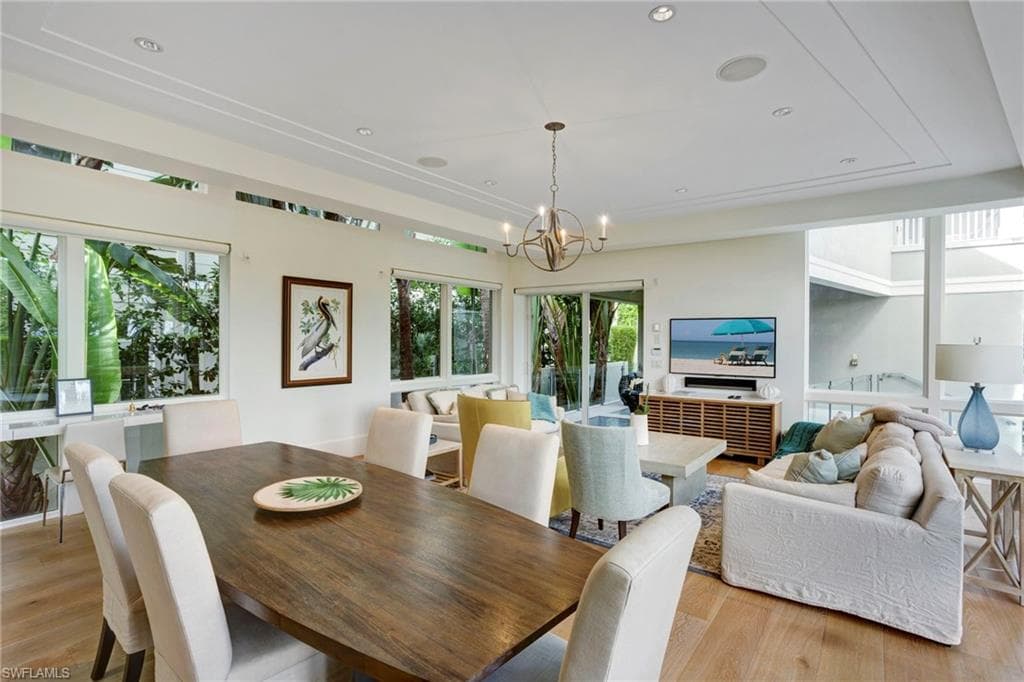 12 6th St S, Naples, FL 34102-19