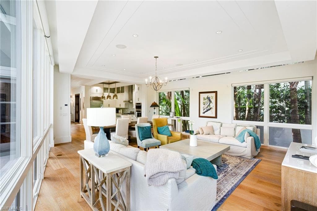 12 6th St S, Naples, FL 34102-21
