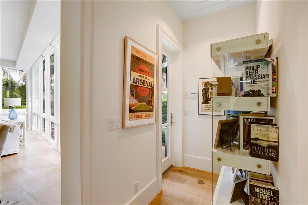 12 6th St S, Naples, FL 34102-22