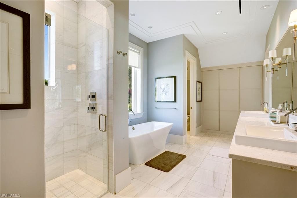12 6th St S, Naples, FL 34102-27
