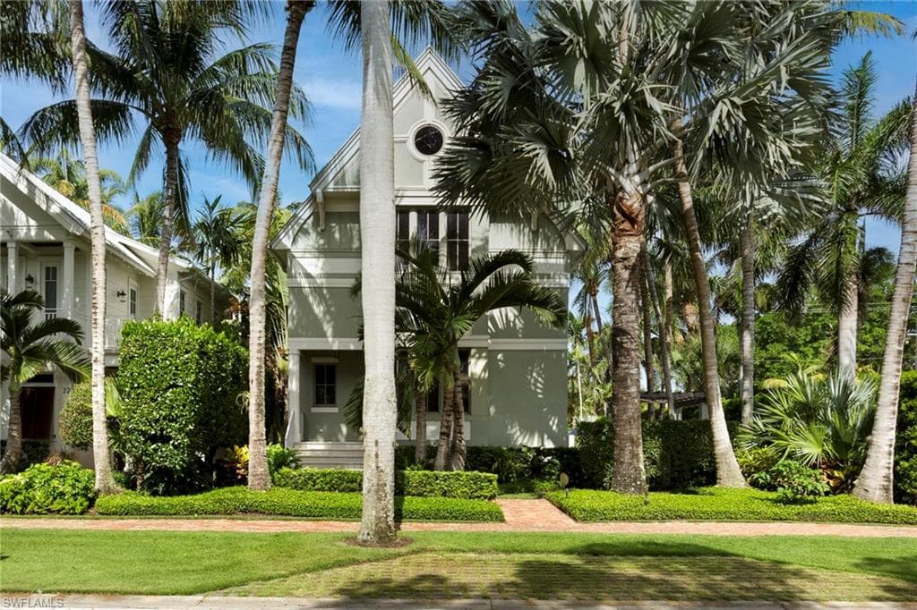 12 6th St S, Naples, FL 34102-2